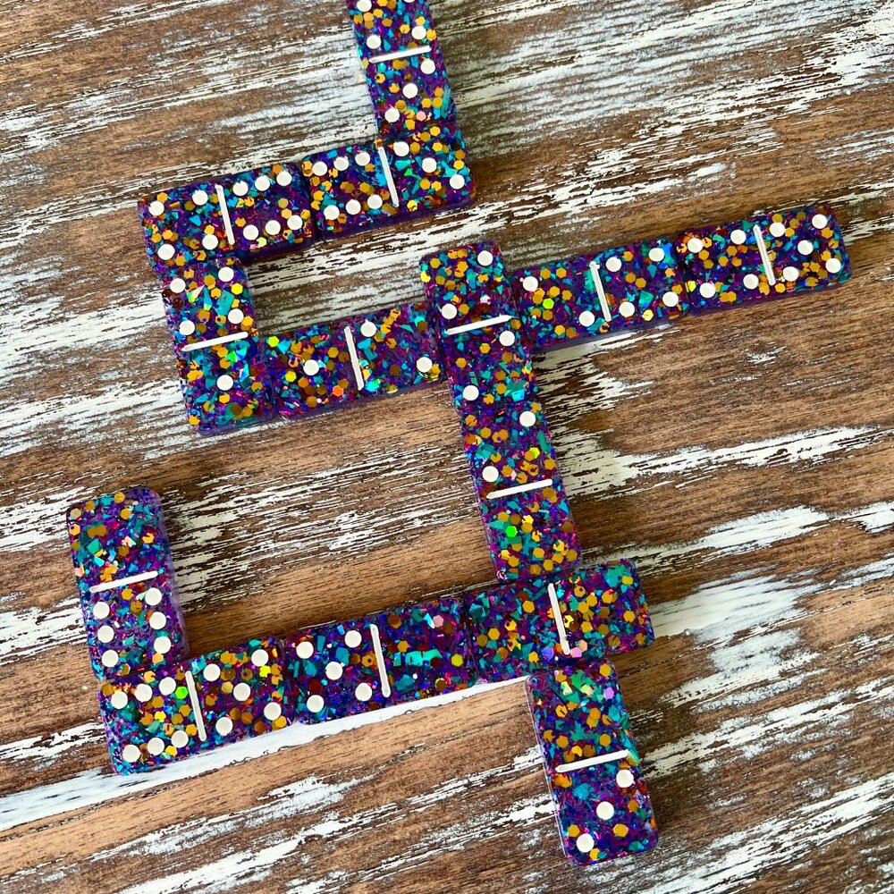 Dazzling Sparkle Glitter Resin Dominoes Game with Velvet Bag 28 pieces Glitter - Picture 8 of 10